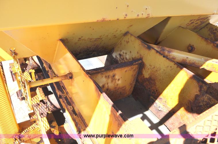 image for item F2495 2006 Swift sand/salt mixing conveyor