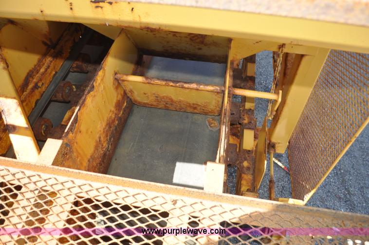 image for item F2495 2006 Swift sand/salt mixing conveyor