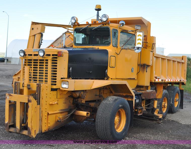 image for item F2497 1990 Oshkosh PA-2526-1 dump truck