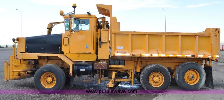 image for item F2497 1990 Oshkosh PA-2526-1 dump truck