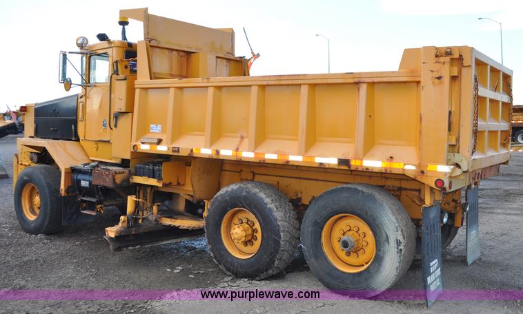 image for item F2497 1990 Oshkosh PA-2526-1 dump truck
