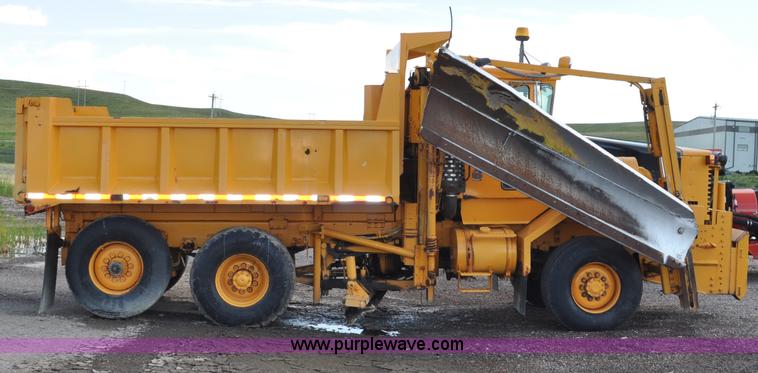 image for item F2497 1990 Oshkosh PA-2526-1 dump truck