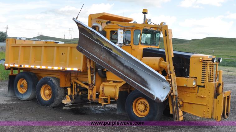 image for item F2497 1990 Oshkosh PA-2526-1 dump truck