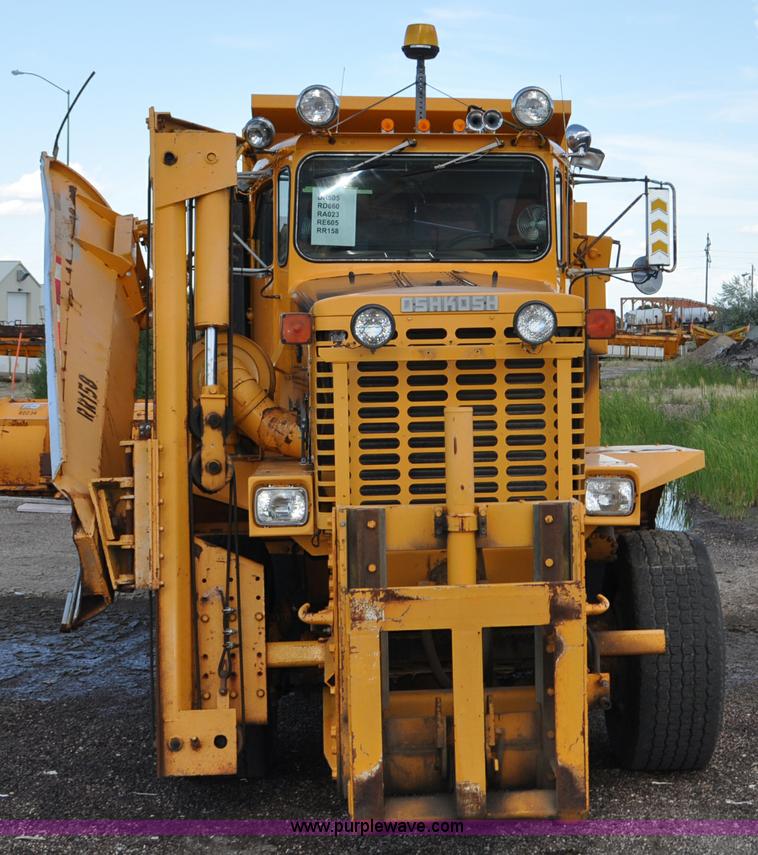 image for item F2497 1990 Oshkosh PA-2526-1 dump truck