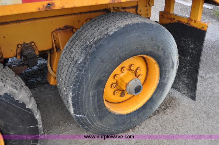 image for item F2497 1990 Oshkosh PA-2526-1 dump truck