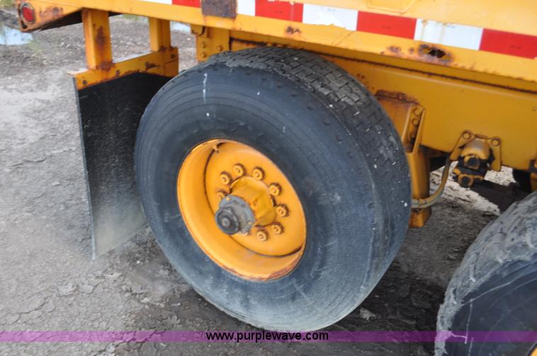 image for item F2497 1990 Oshkosh PA-2526-1 dump truck