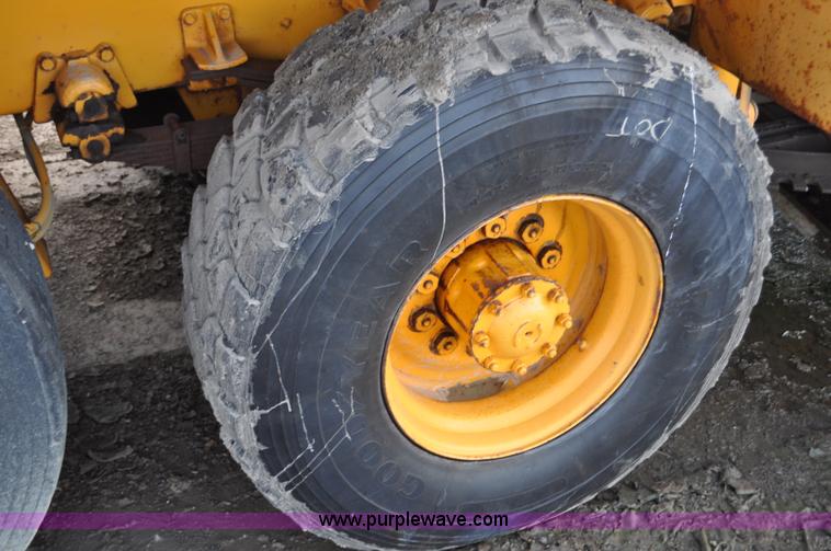 image for item F2497 1990 Oshkosh PA-2526-1 dump truck