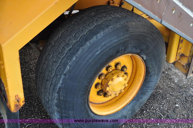 image for item F2497 1990 Oshkosh PA-2526-1 dump truck
