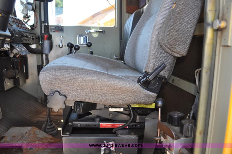 image for item F2497 1990 Oshkosh PA-2526-1 dump truck