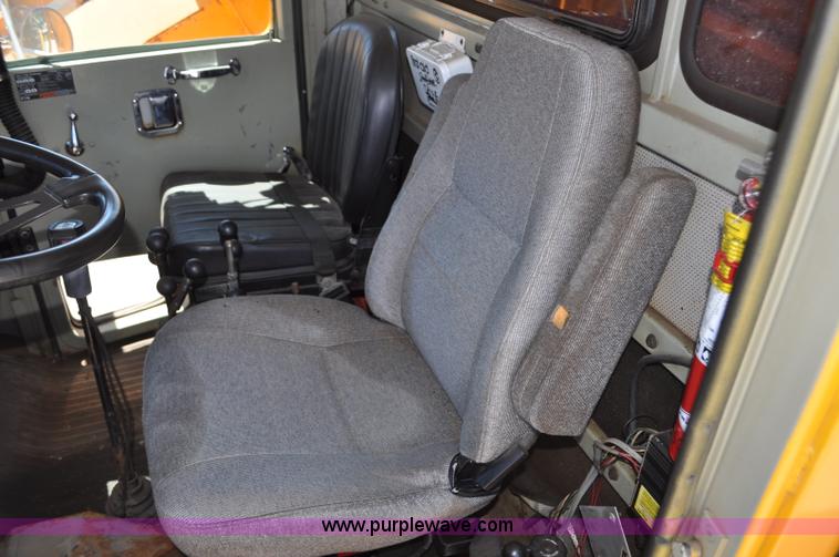 image for item F2497 1990 Oshkosh PA-2526-1 dump truck