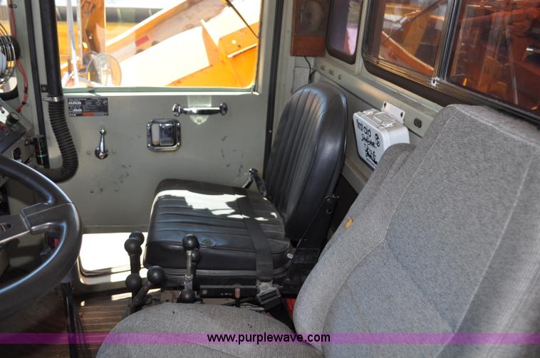 image for item F2497 1990 Oshkosh PA-2526-1 dump truck