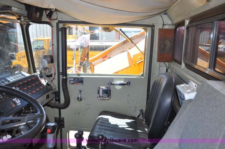 image for item F2497 1990 Oshkosh PA-2526-1 dump truck