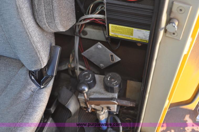 image for item F2497 1990 Oshkosh PA-2526-1 dump truck