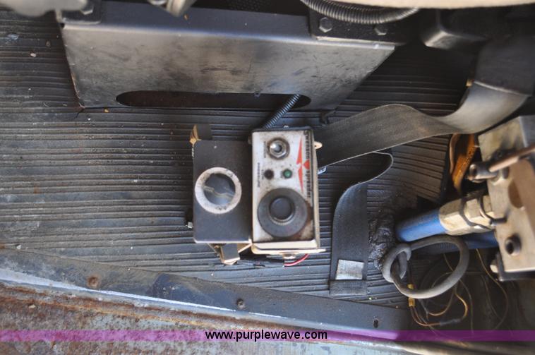 image for item F2497 1990 Oshkosh PA-2526-1 dump truck