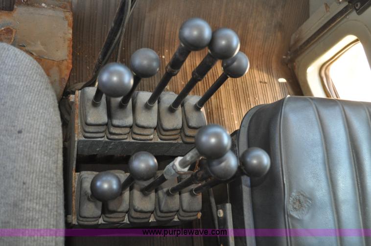 image for item F2497 1990 Oshkosh PA-2526-1 dump truck