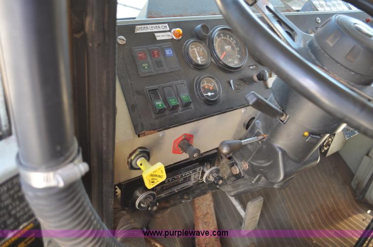 image for item F2497 1990 Oshkosh PA-2526-1 dump truck