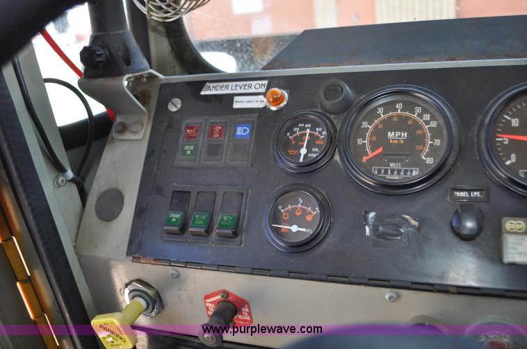 image for item F2497 1990 Oshkosh PA-2526-1 dump truck