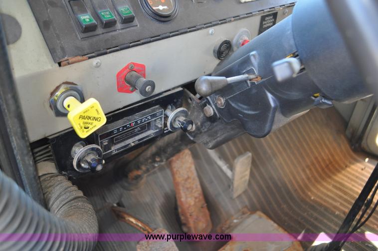 image for item F2497 1990 Oshkosh PA-2526-1 dump truck