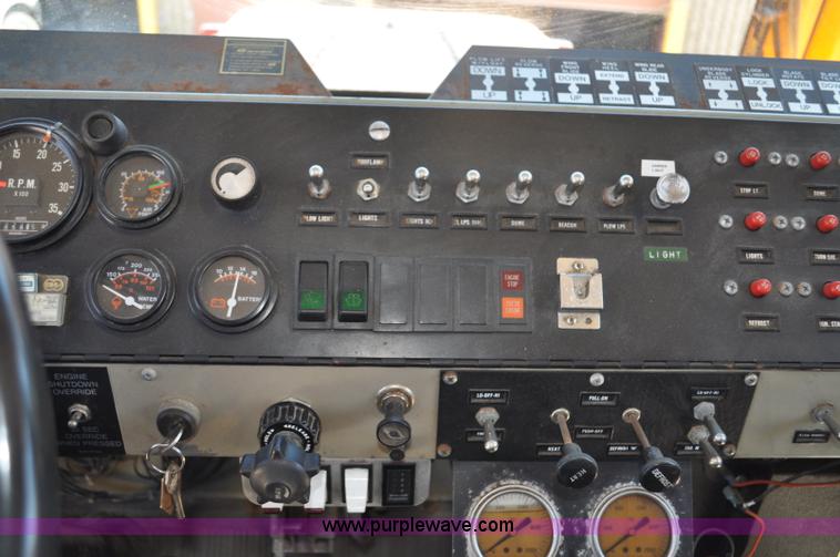 image for item F2497 1990 Oshkosh PA-2526-1 dump truck