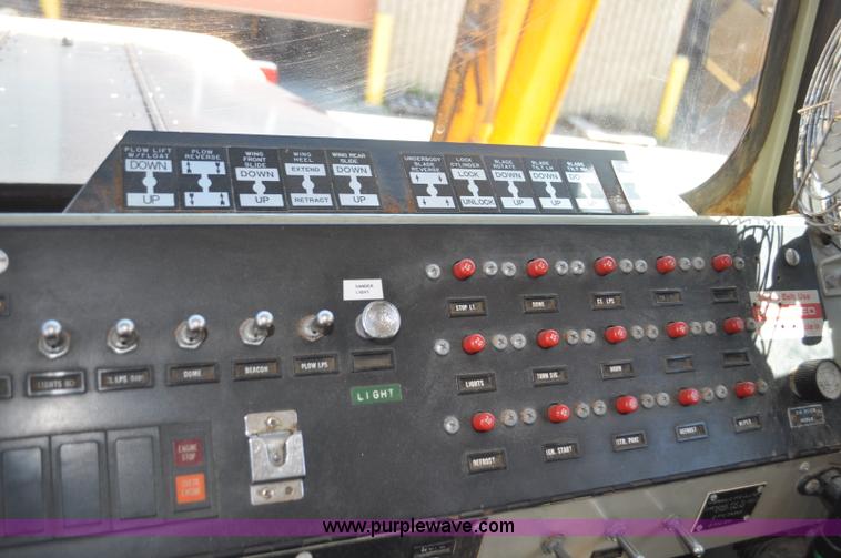 image for item F2497 1990 Oshkosh PA-2526-1 dump truck