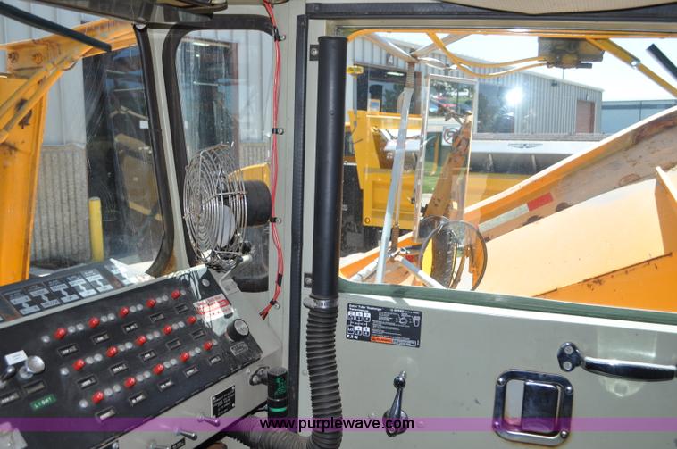 image for item F2497 1990 Oshkosh PA-2526-1 dump truck