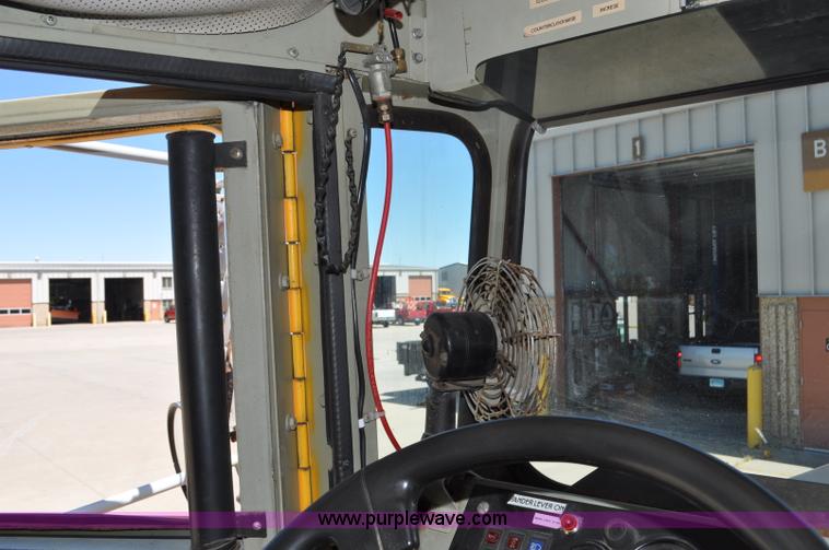 image for item F2497 1990 Oshkosh PA-2526-1 dump truck