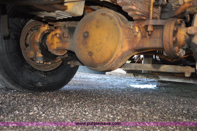 image for item F2497 1990 Oshkosh PA-2526-1 dump truck