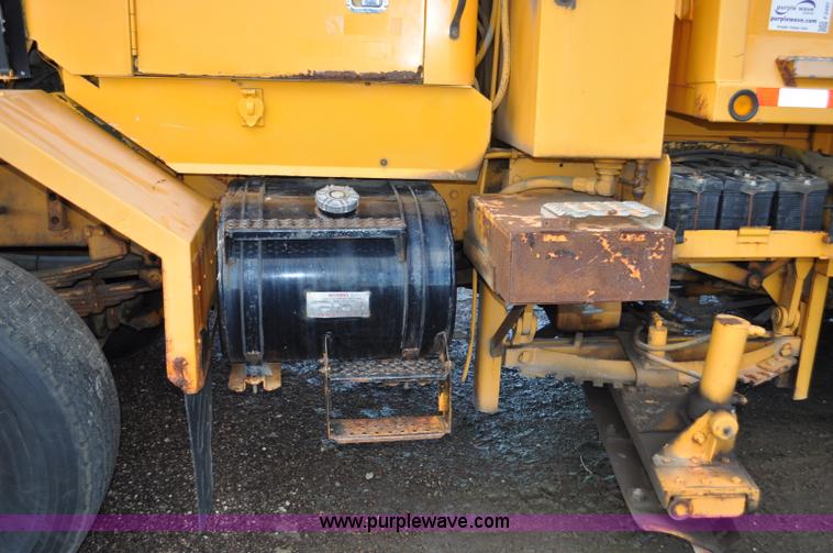 image for item F2497 1990 Oshkosh PA-2526-1 dump truck