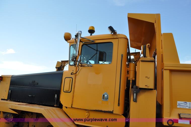 image for item F2497 1990 Oshkosh PA-2526-1 dump truck