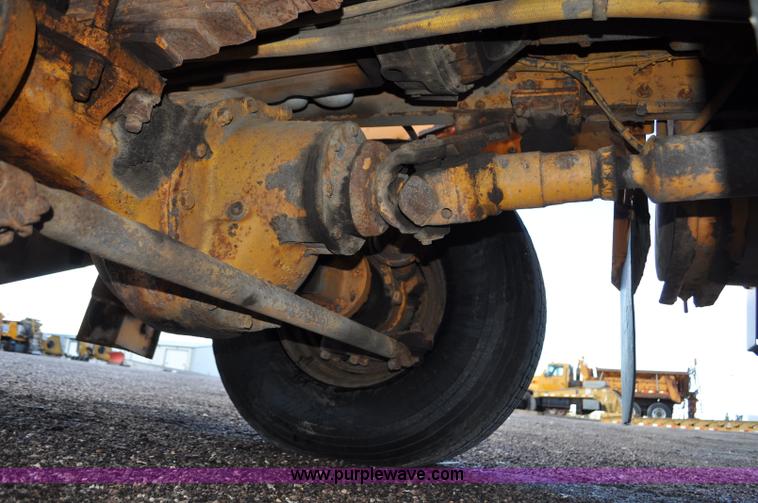 image for item F2497 1990 Oshkosh PA-2526-1 dump truck