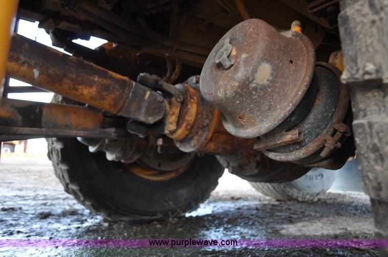 image for item F2497 1990 Oshkosh PA-2526-1 dump truck