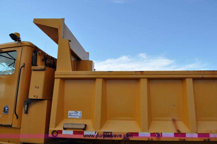 image for item F2497 1990 Oshkosh PA-2526-1 dump truck