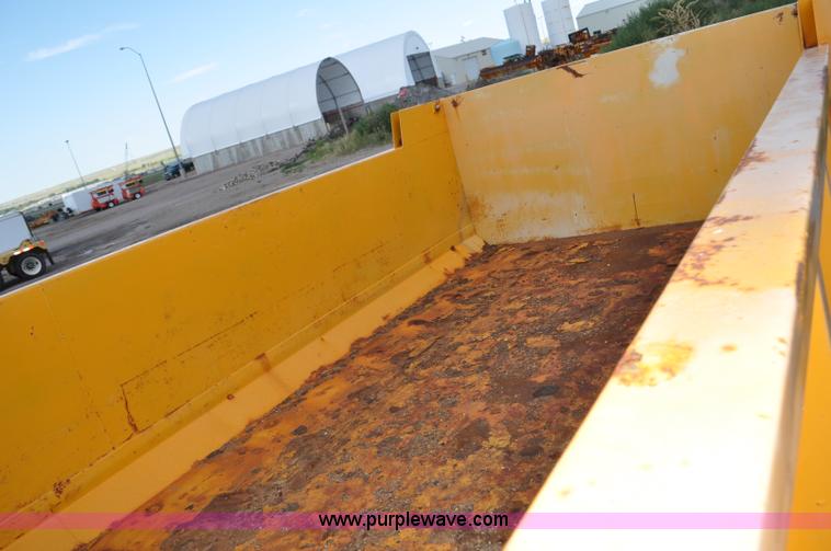 image for item F2497 1990 Oshkosh PA-2526-1 dump truck