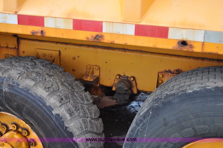 image for item F2497 1990 Oshkosh PA-2526-1 dump truck