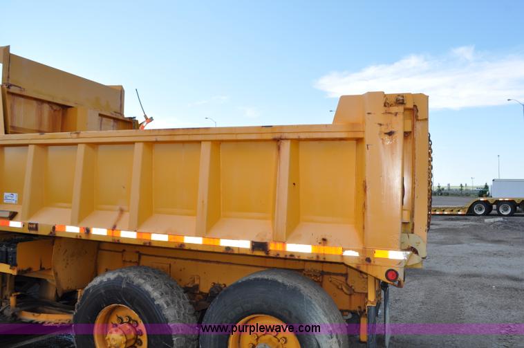 image for item F2497 1990 Oshkosh PA-2526-1 dump truck