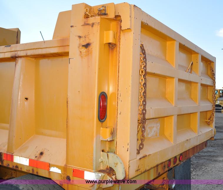 image for item F2497 1990 Oshkosh PA-2526-1 dump truck