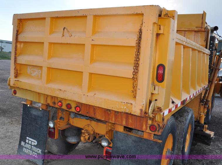 image for item F2497 1990 Oshkosh PA-2526-1 dump truck