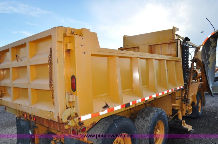 image for item F2497 1990 Oshkosh PA-2526-1 dump truck