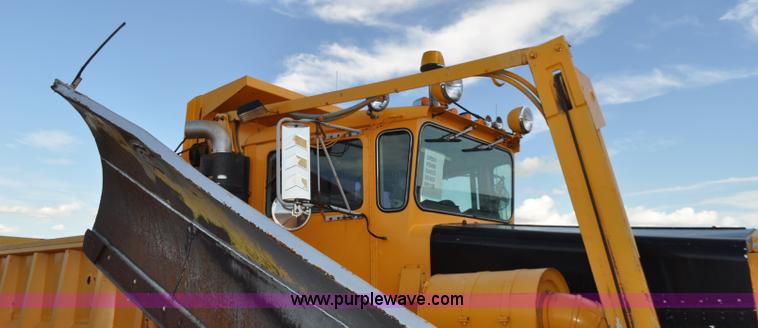 image for item F2497 1990 Oshkosh PA-2526-1 dump truck