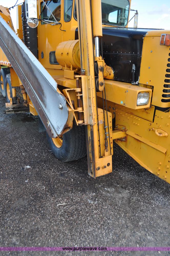 image for item F2497 1990 Oshkosh PA-2526-1 dump truck