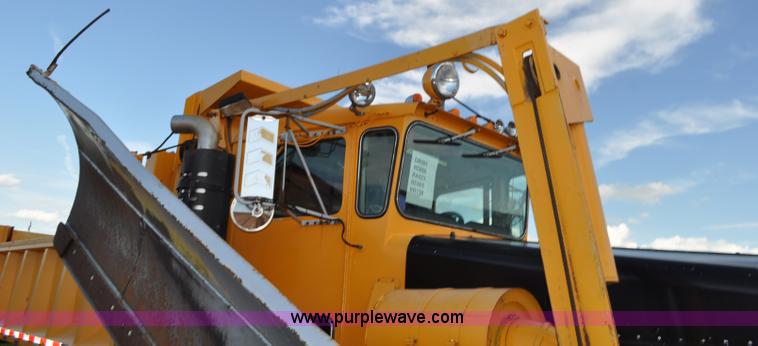 image for item F2497 1990 Oshkosh PA-2526-1 dump truck
