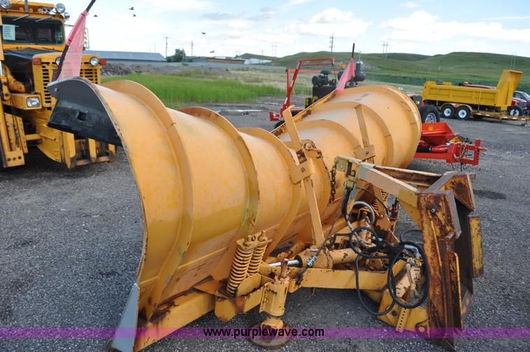 image for item F2497 1990 Oshkosh PA-2526-1 dump truck