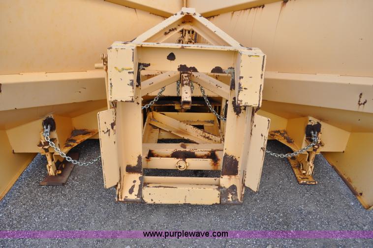 image for item F2497 1990 Oshkosh PA-2526-1 dump truck