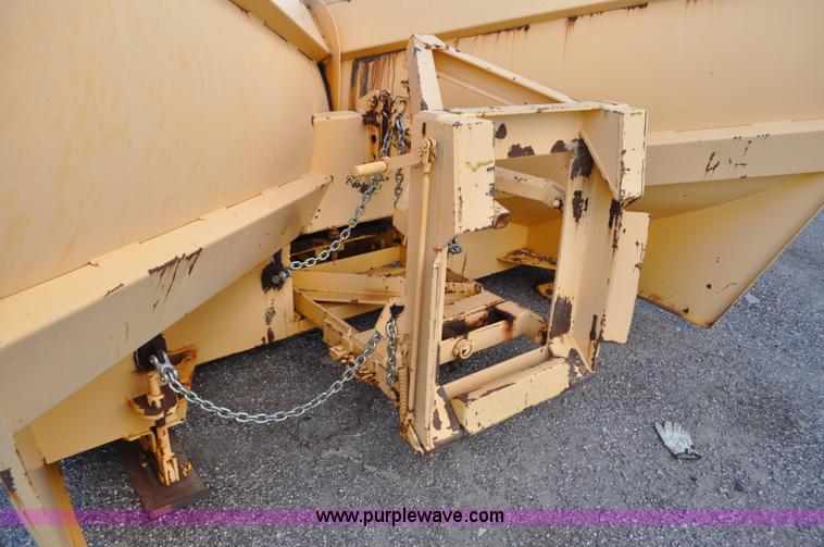 image for item F2497 1990 Oshkosh PA-2526-1 dump truck