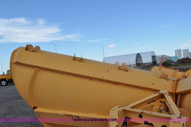 image for item F2497 1990 Oshkosh PA-2526-1 dump truck