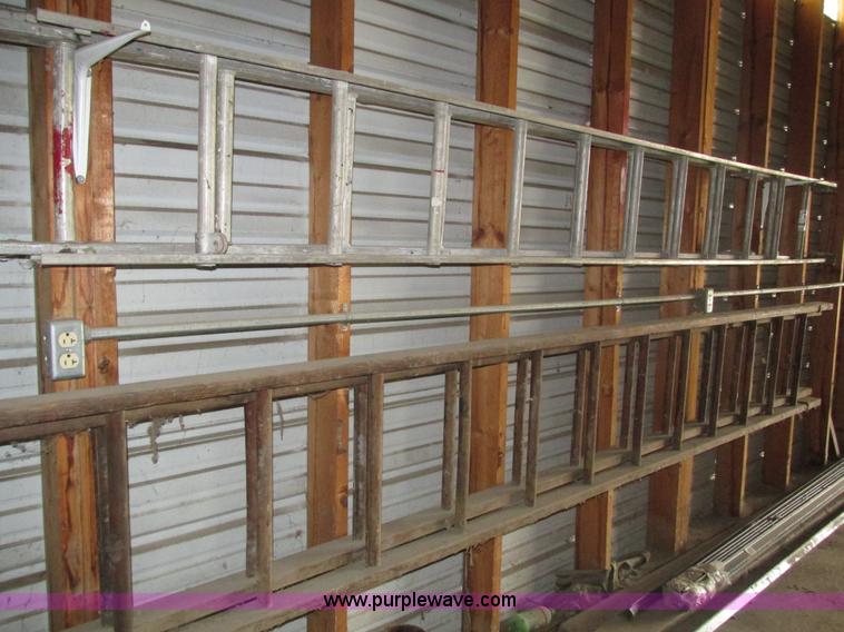 image for item H4516 Assorted items