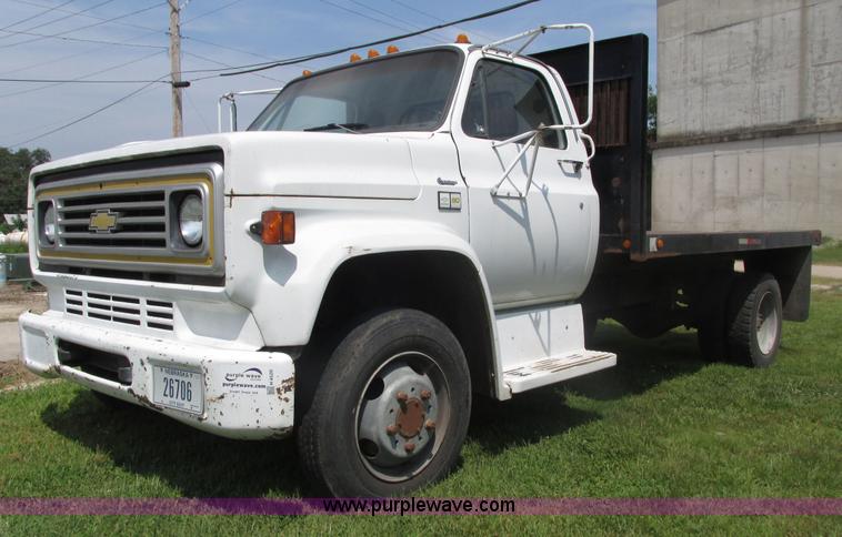 image for item H4520 1989 Chevrolet C60 Custom Deluxe dump flatbed truck