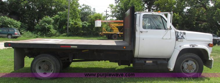 image for item H4520 1989 Chevrolet C60 Custom Deluxe dump flatbed truck
