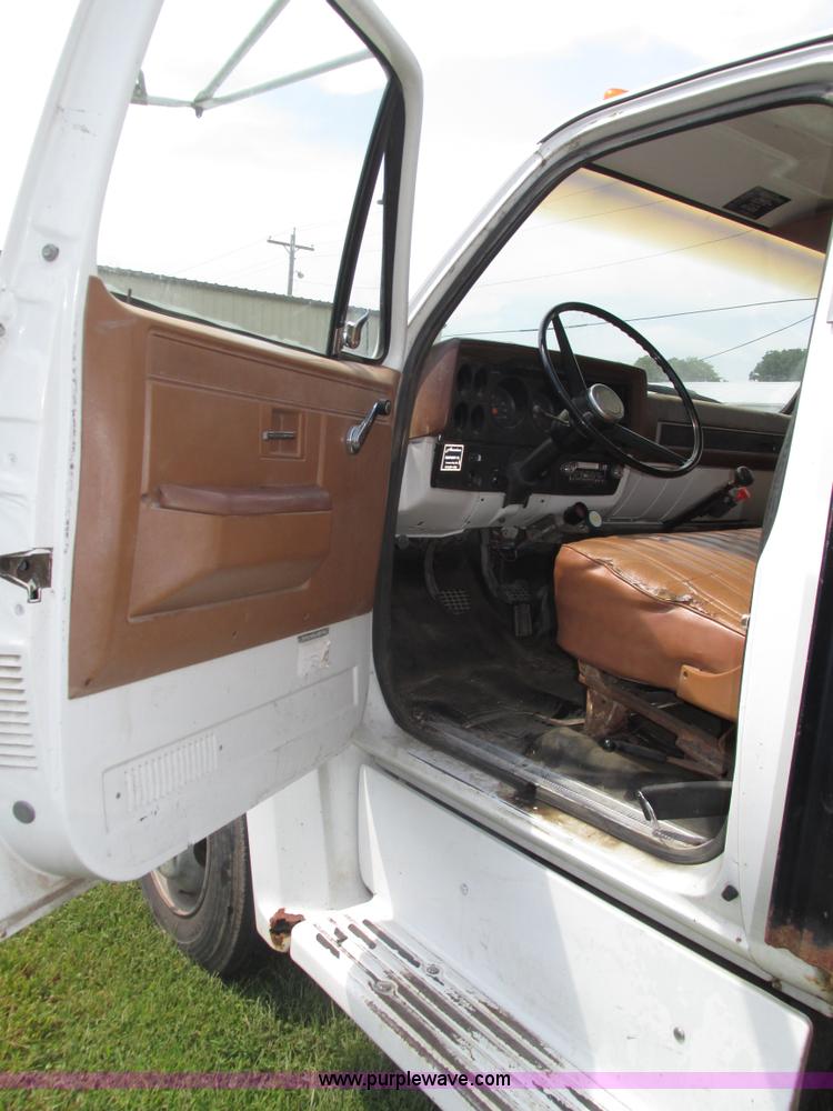 image for item H4520 1989 Chevrolet C60 Custom Deluxe dump flatbed truck