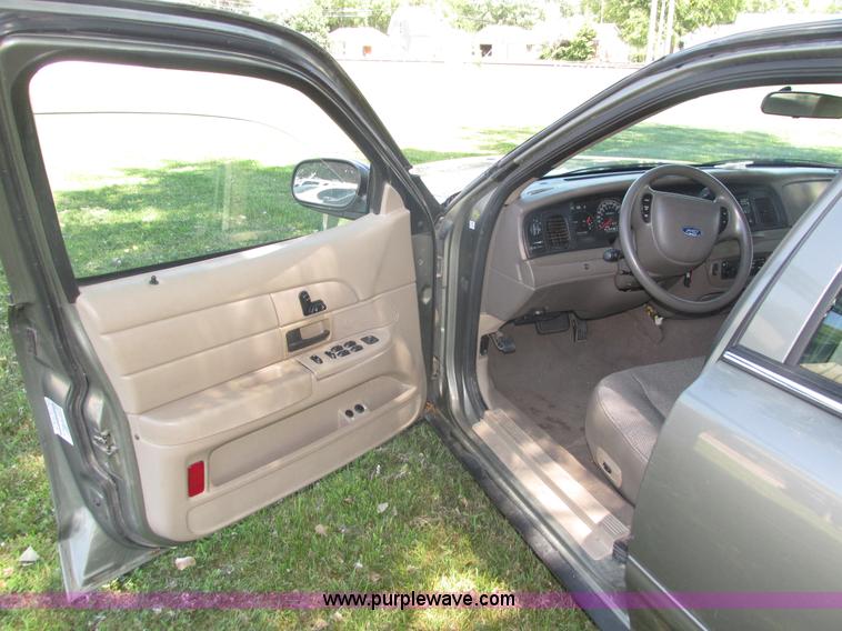 image for item H4533 2003 Ford Crown Victoria Police Interceptor